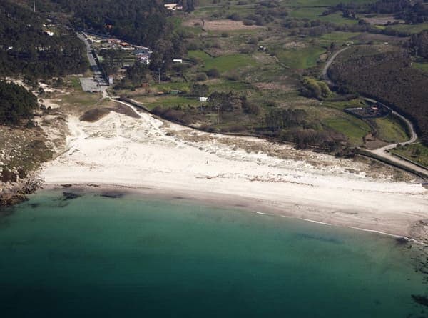 Fotografía de la playa de A Ermida 